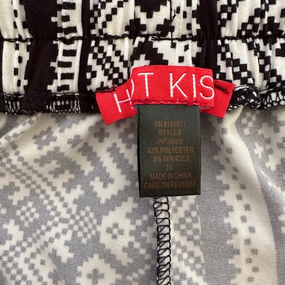 Hot Kiss Plus Size 2X Printed Leggings | Stretch Boho Geometric Soft Leggings - Picture 5 of 5